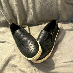 Steve Madden Episode slip-on sneakers black sz9 great condition